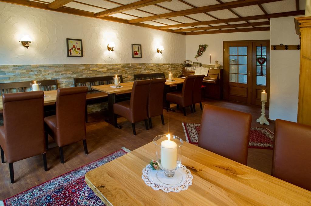 Wein & Gaestehaus Hermeshof Trittenheim Bagian luar foto
